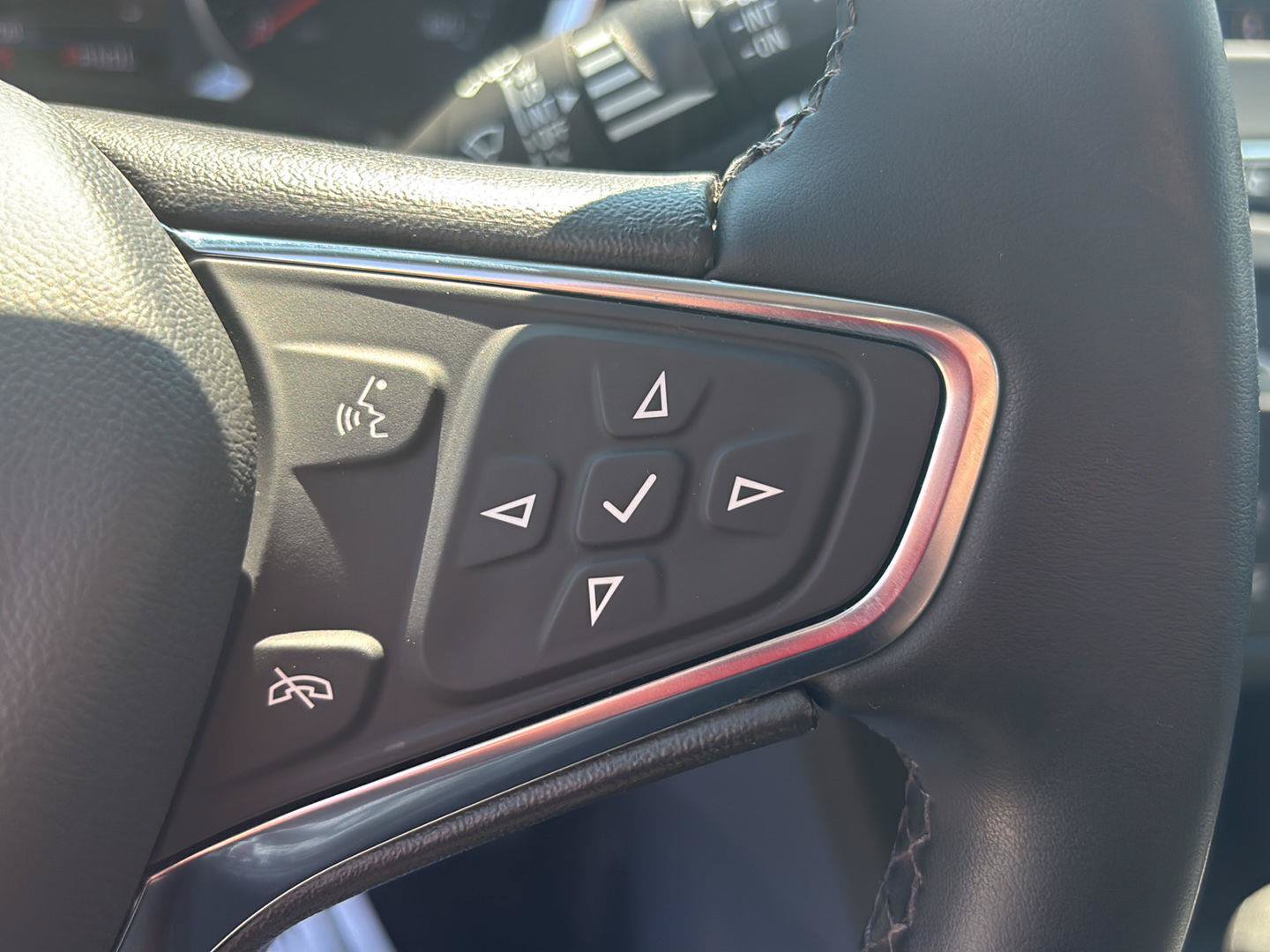Used 2024 Chevrolet Equinox LT AWD/4WD image 25
