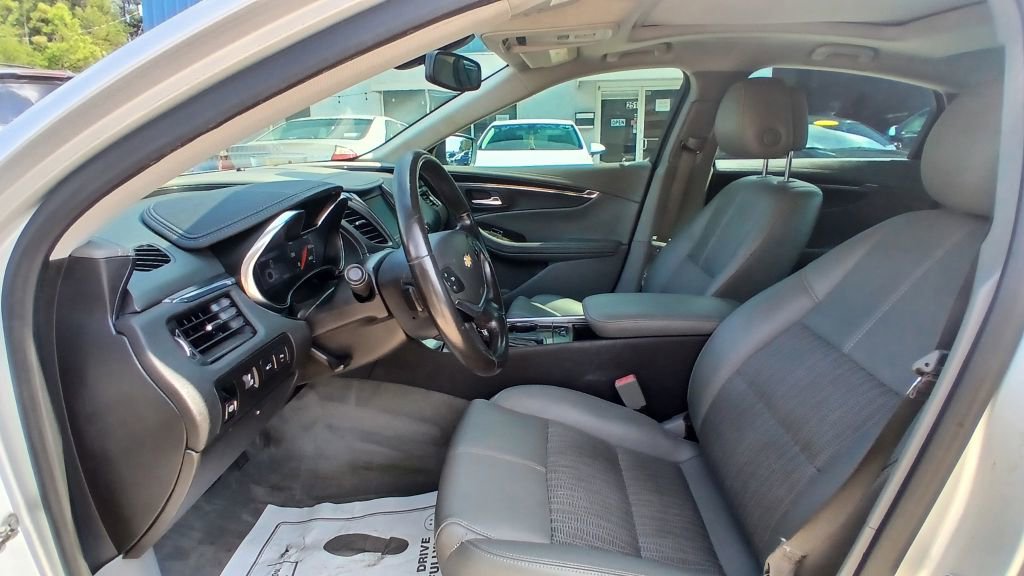 Used 2014 Chevrolet Impala LT w/ Convenience Package image 10