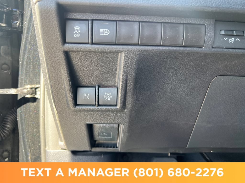 Used 2025 Toyota Sienna XLE w/ XLE Plus Package FWD image 27