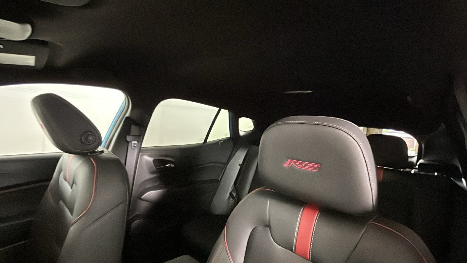 Used 2025 Chevrolet Trax RS FWD image 15
