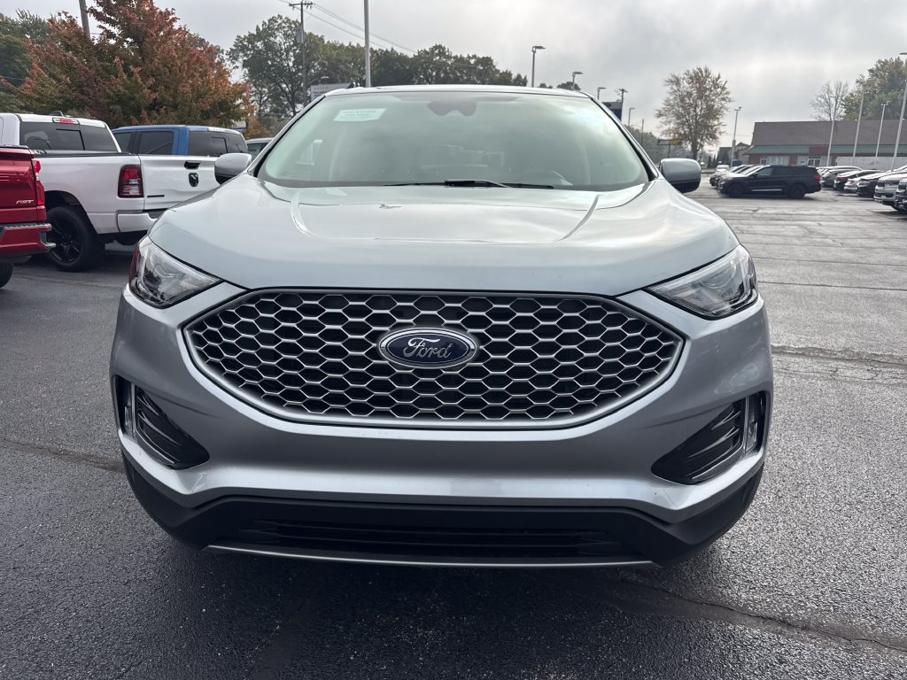 Used 2024 Ford Edge SEL w/ Convenience Package AWD/4WD image 3