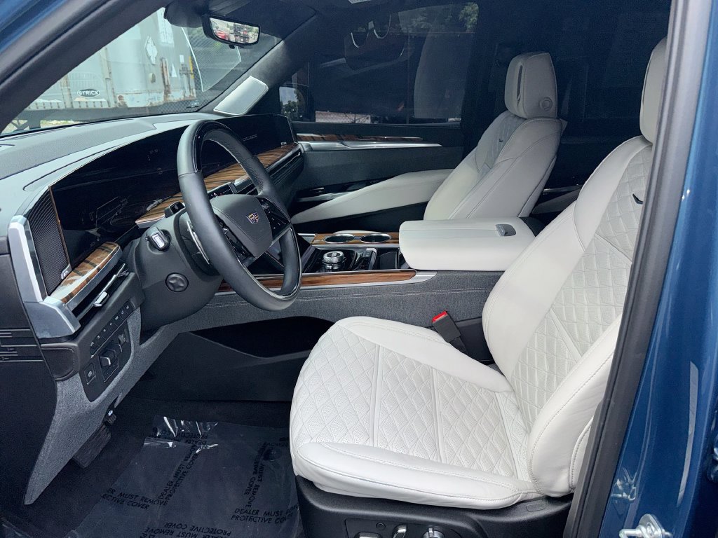 Used 2025 Cadillac Escalade Sport Platinum AWD/4WD image 13