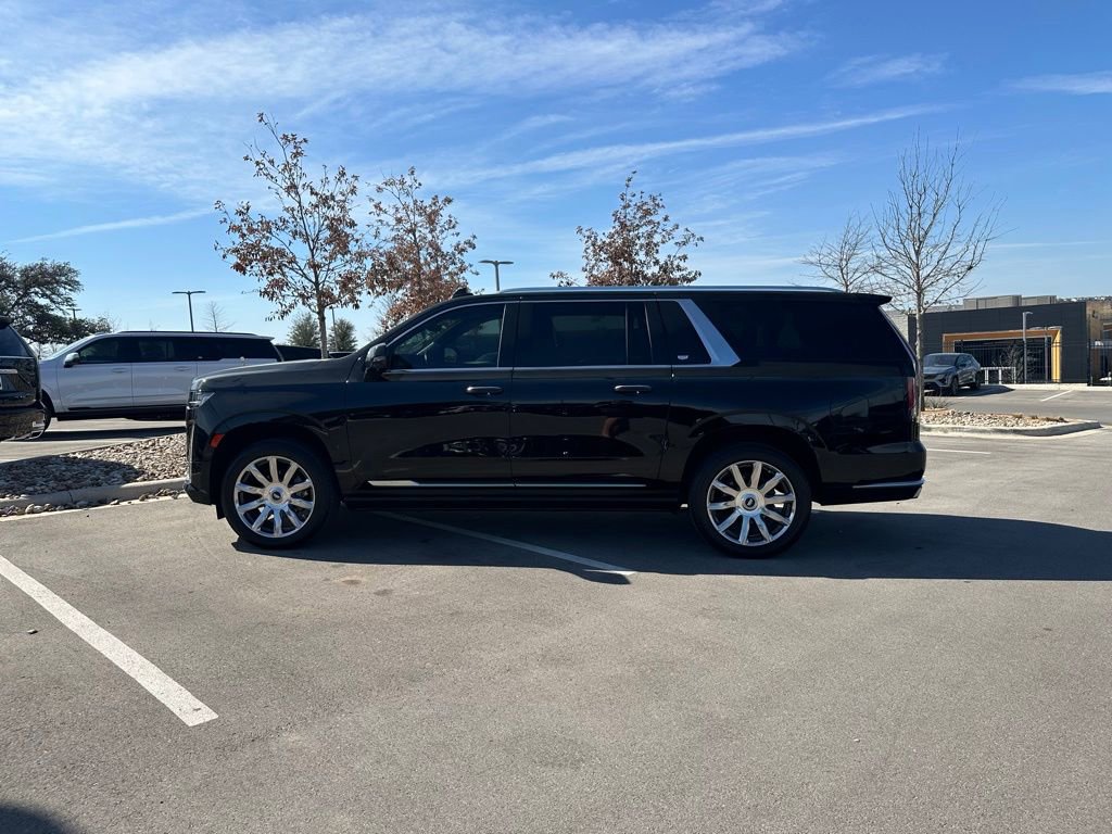 Used 2023 Cadillac Escalade ESV Premium Luxury Platinum image 5