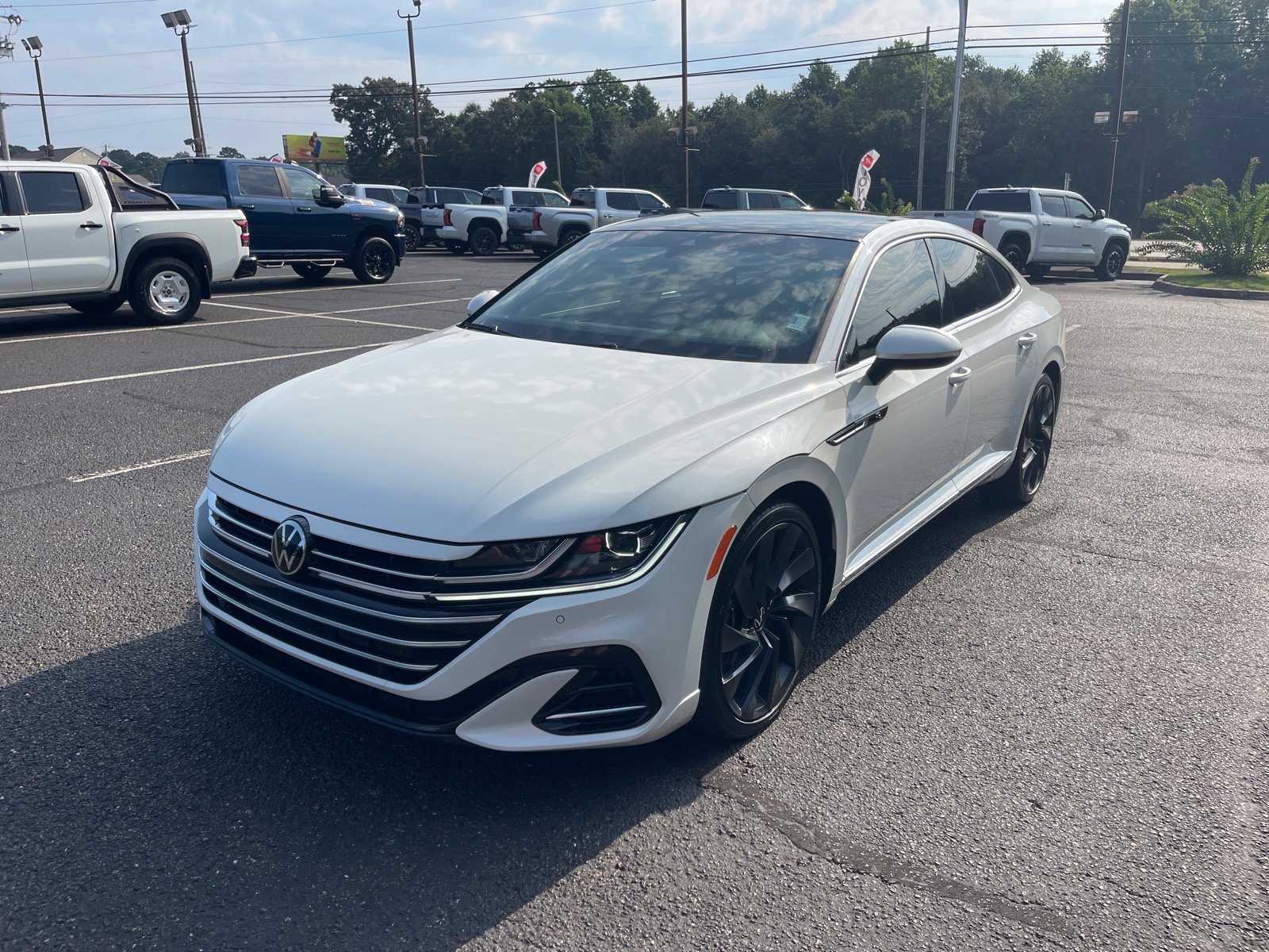 Used 2023 Volkswagen Arteon SEL AWD/4WD image 3