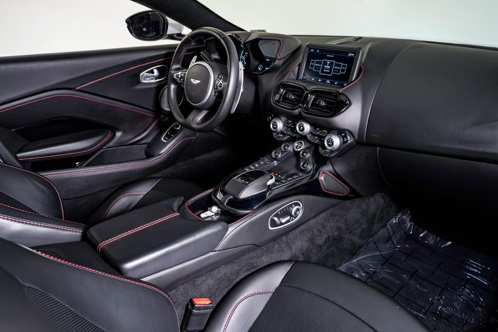 Used 2020 Aston Martin V8 Vantage Coupe image 17
