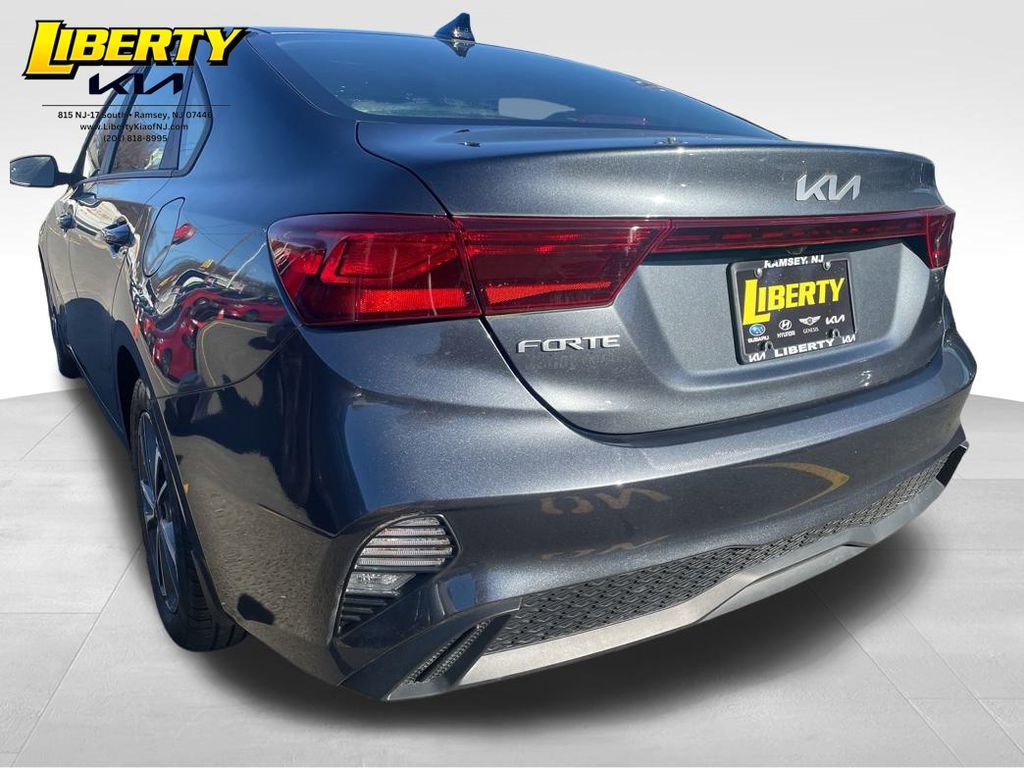 Used 2022 Kia Forte LXS w/ LXS Technology Package image 5