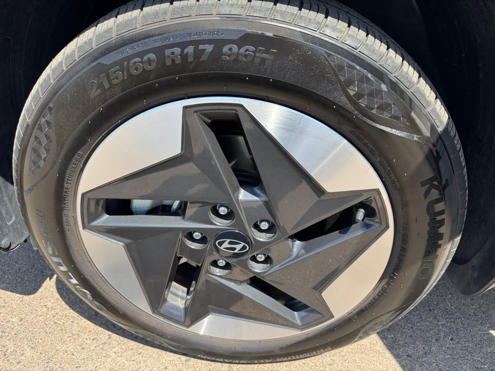 Used 2024 Hyundai Kona Limited FWD image 26
