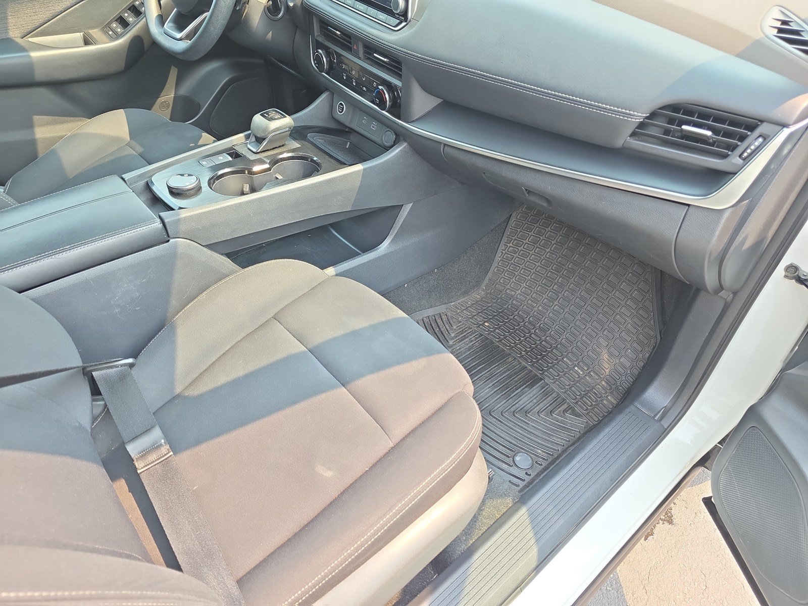 Used 2023 Nissan Rogue S AWD/4WD image 13