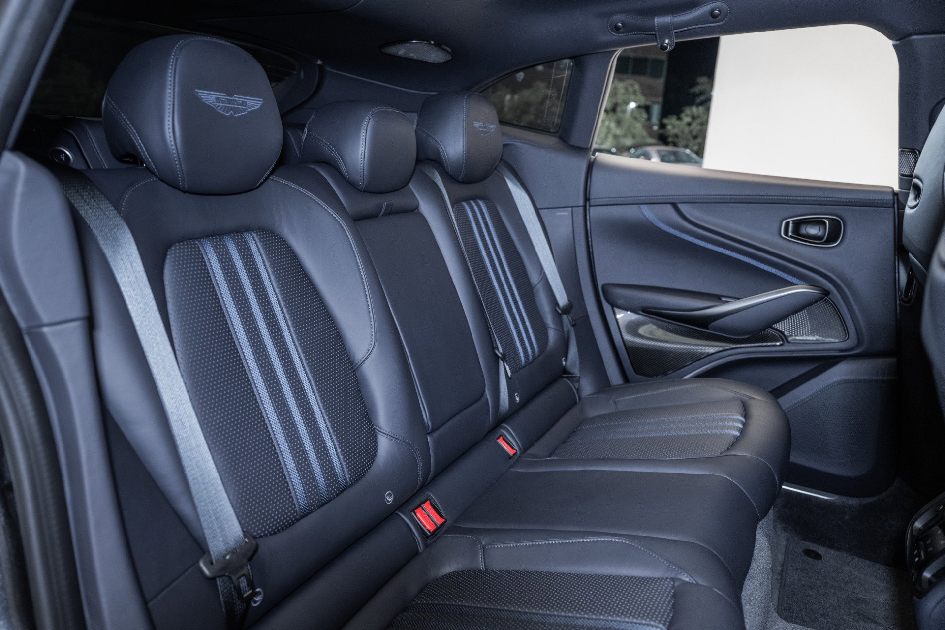 Used 2025 Aston Martin DBX 707 image 19