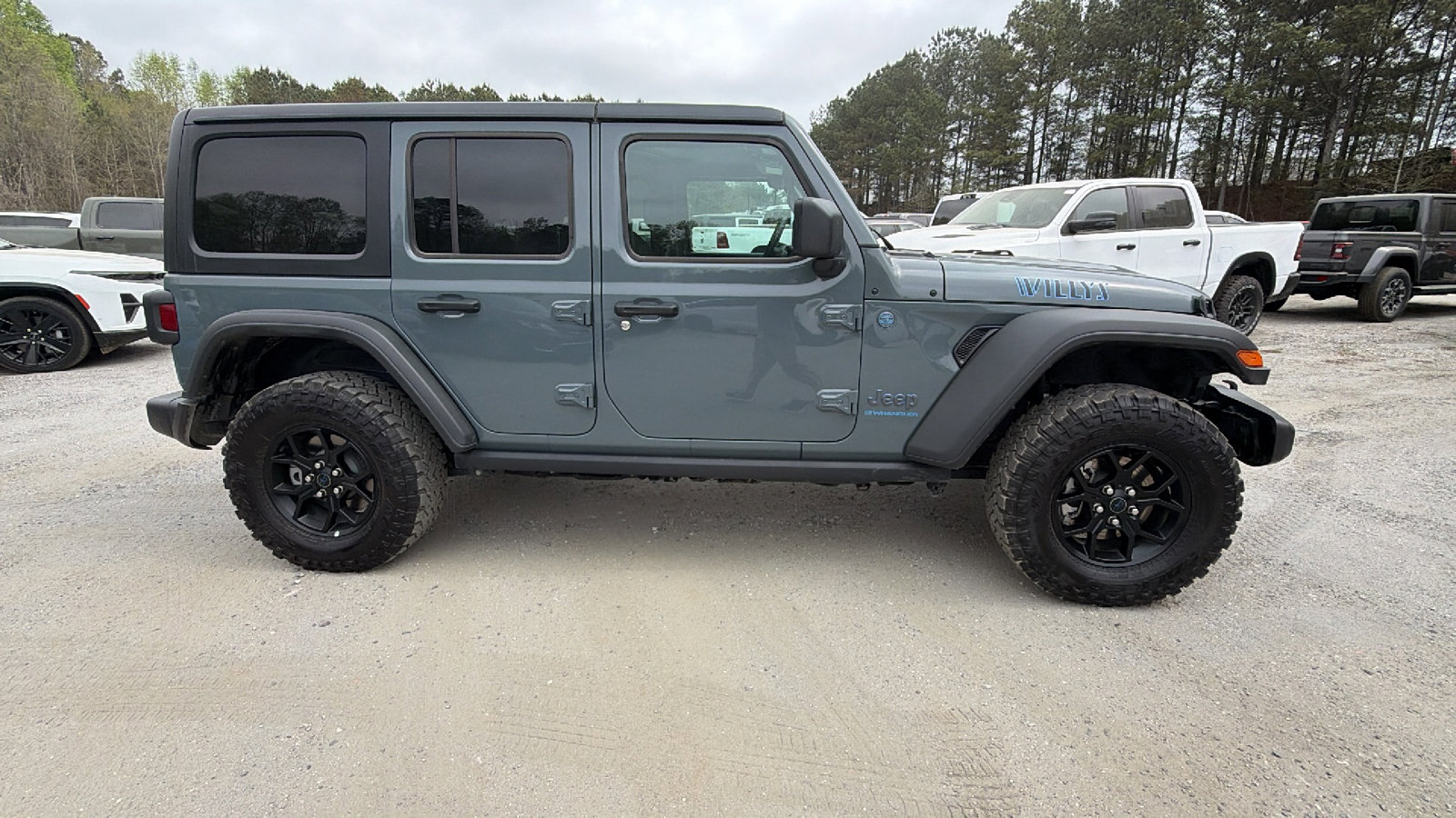 Used 2025 Jeep Wrangler Willys image 7
