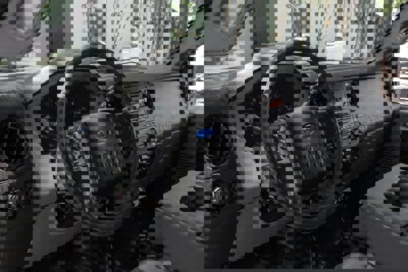 Used 2015 Ford F550 4x4 Regular Cab Super Duty image 13