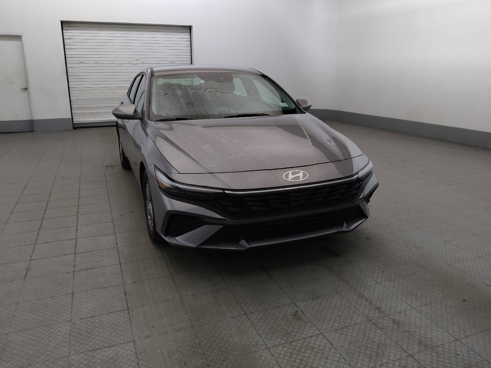 Used 2025 Hyundai Elantra SE w/ Cargo Package FWD image 14