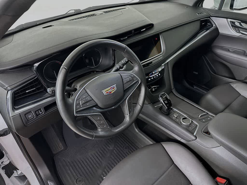 Used 2024 Cadillac XT5 Premium Luxury AWD/4WD image 2
