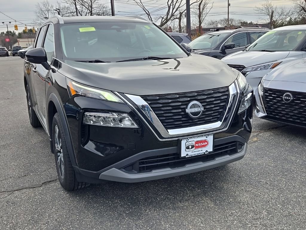 Used 2023 Nissan Rogue SV w/ SV Premium Package image 3