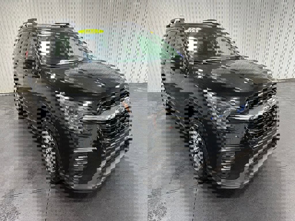 Used 2023 Subaru Ascent Premium image 2