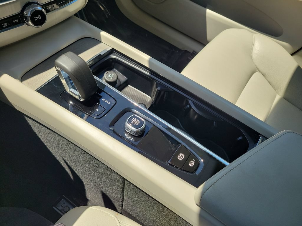 Used 2023 Volvo XC60 B5 Plus w/ Protection Package Premier FWD image 19