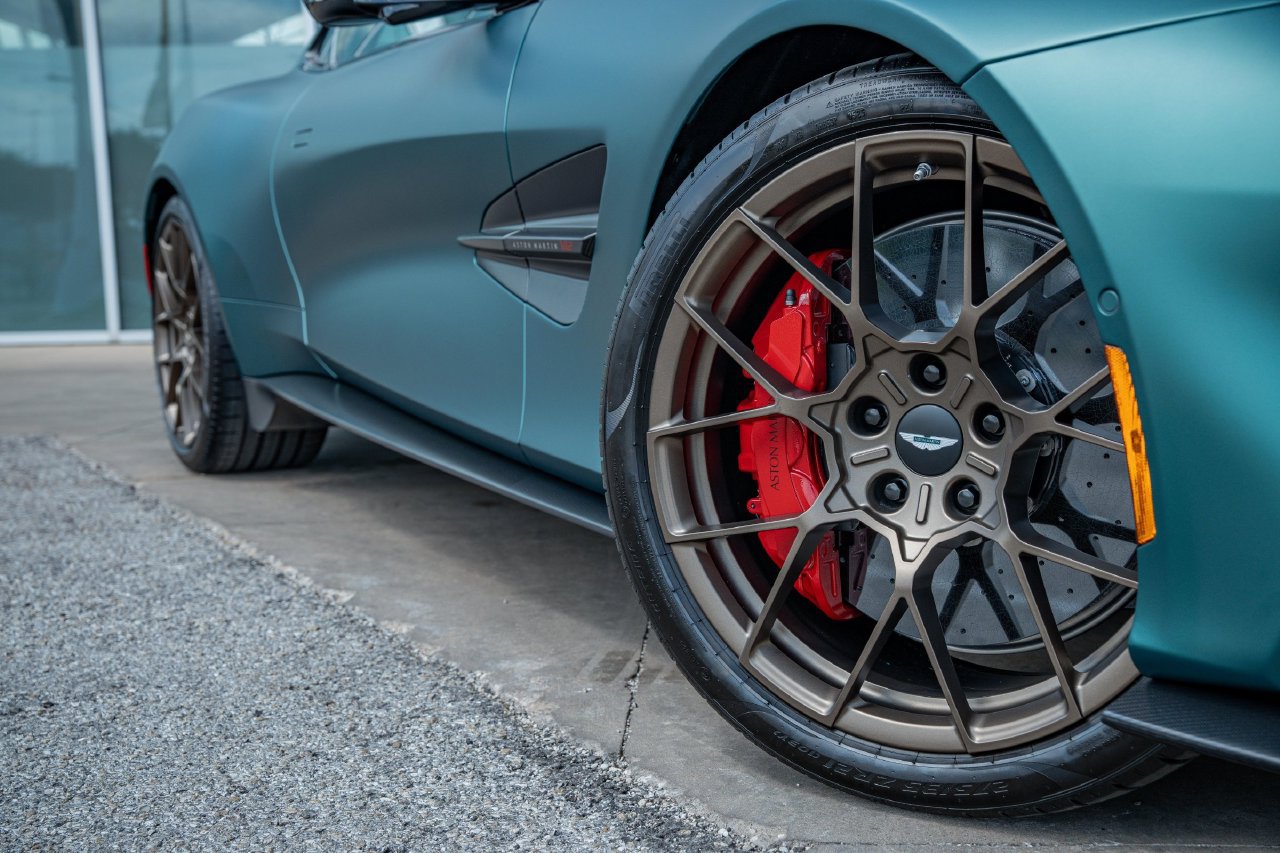 New 2026 Aston Martin Vanquish RWD image 2