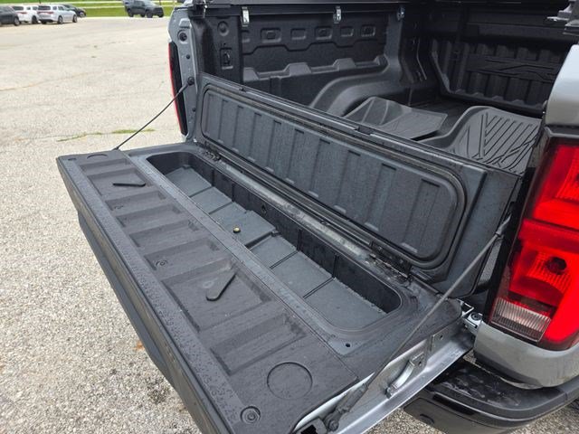 Used 2024 Chevrolet Colorado ZR2 w/ Technology Package AWD/4WD image 13