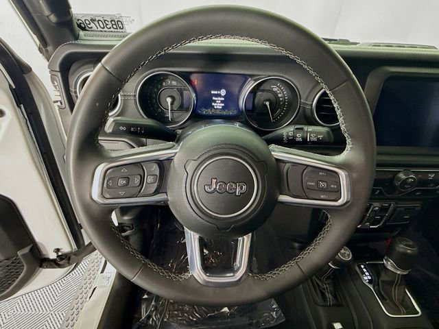 Used 2023 Jeep Wrangler Unlimited Sahara AWD/4WD image 11