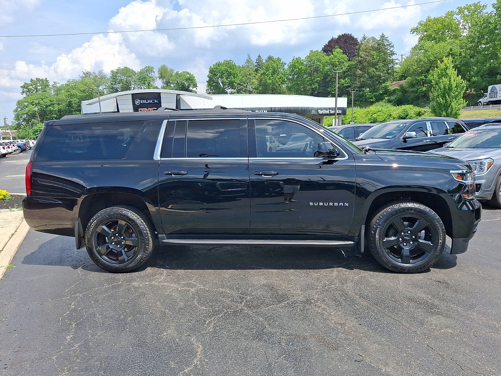 Used 2020 Chevrolet Suburban LT w/ Luxury Package AWD/4WD image 7