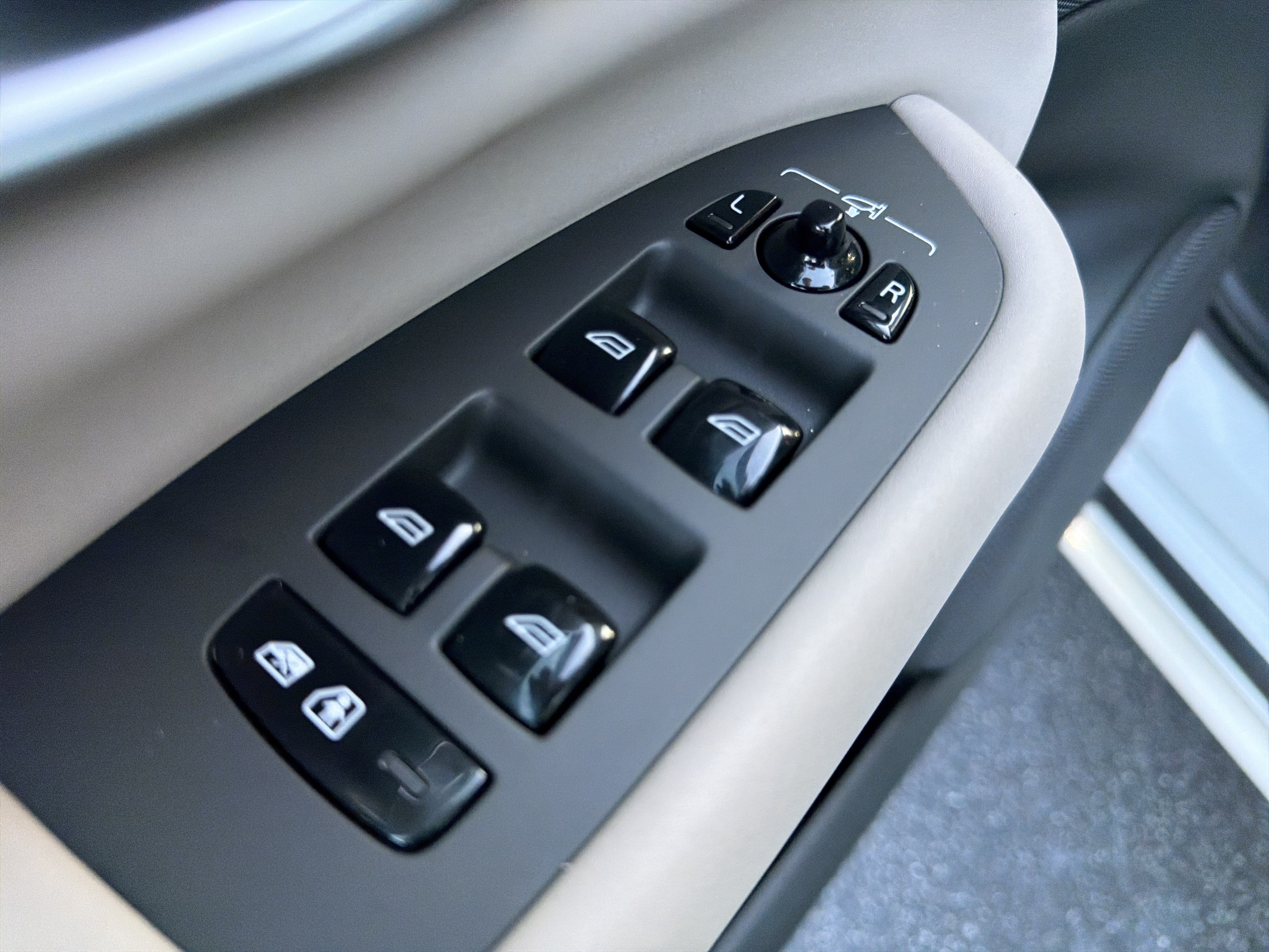 Certified 2025 Volvo XC90 B5 Core AWD/4WD image 15