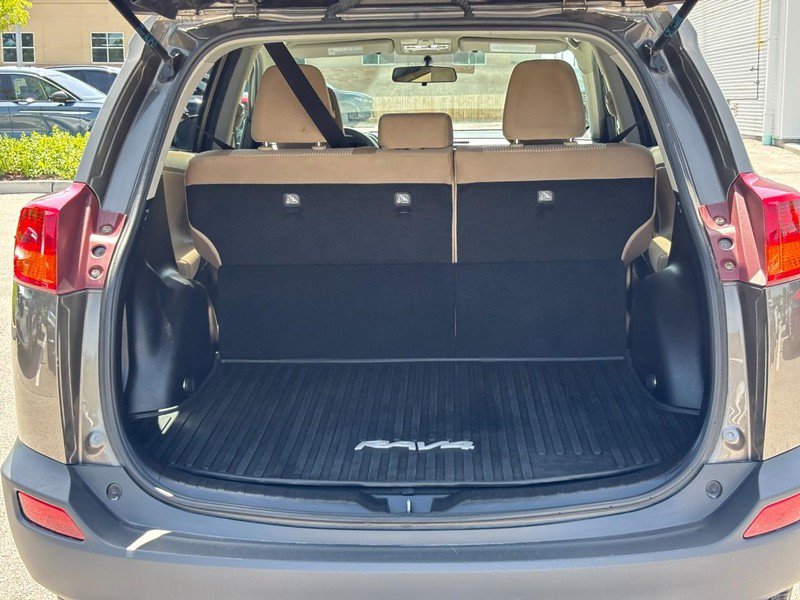 Used 2013 Toyota RAV4 LE FWD image 9
