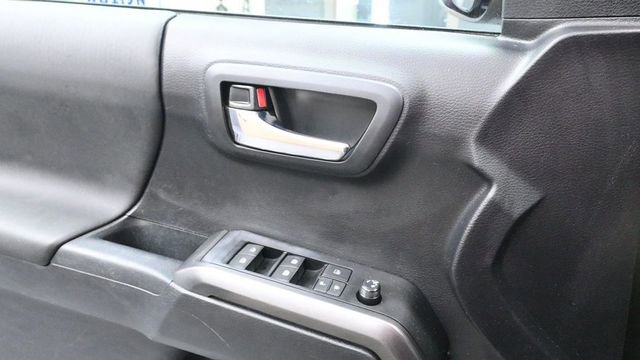 Used 2020 Toyota Tacoma TRD Off-Road w/ Technology Package AWD/4WD image 23