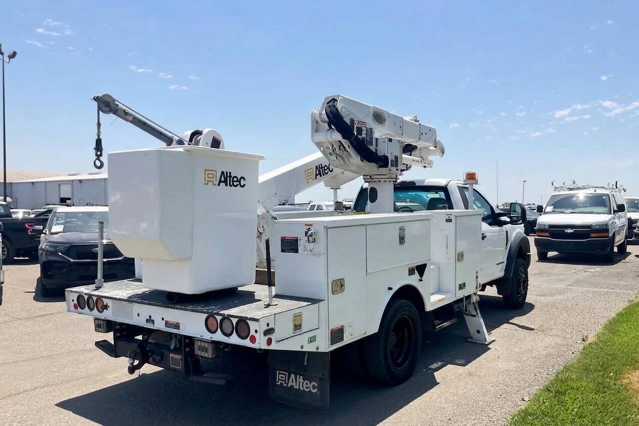 Used 2018 Ford F550 4x4 Regular Cab Super Duty image 4
