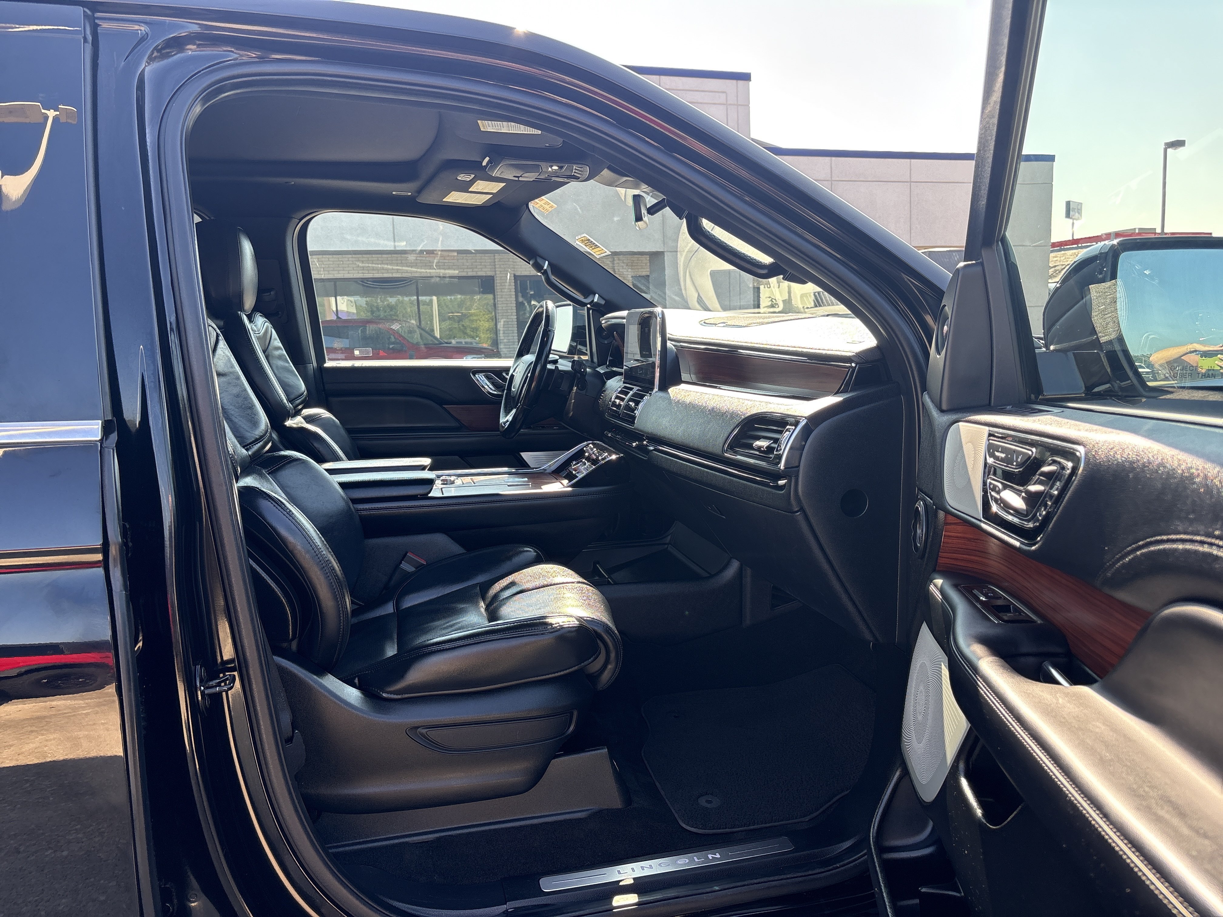 Used 2021 Lincoln Navigator L Reserve w/ Luxury Package AWD/4WD image 13
