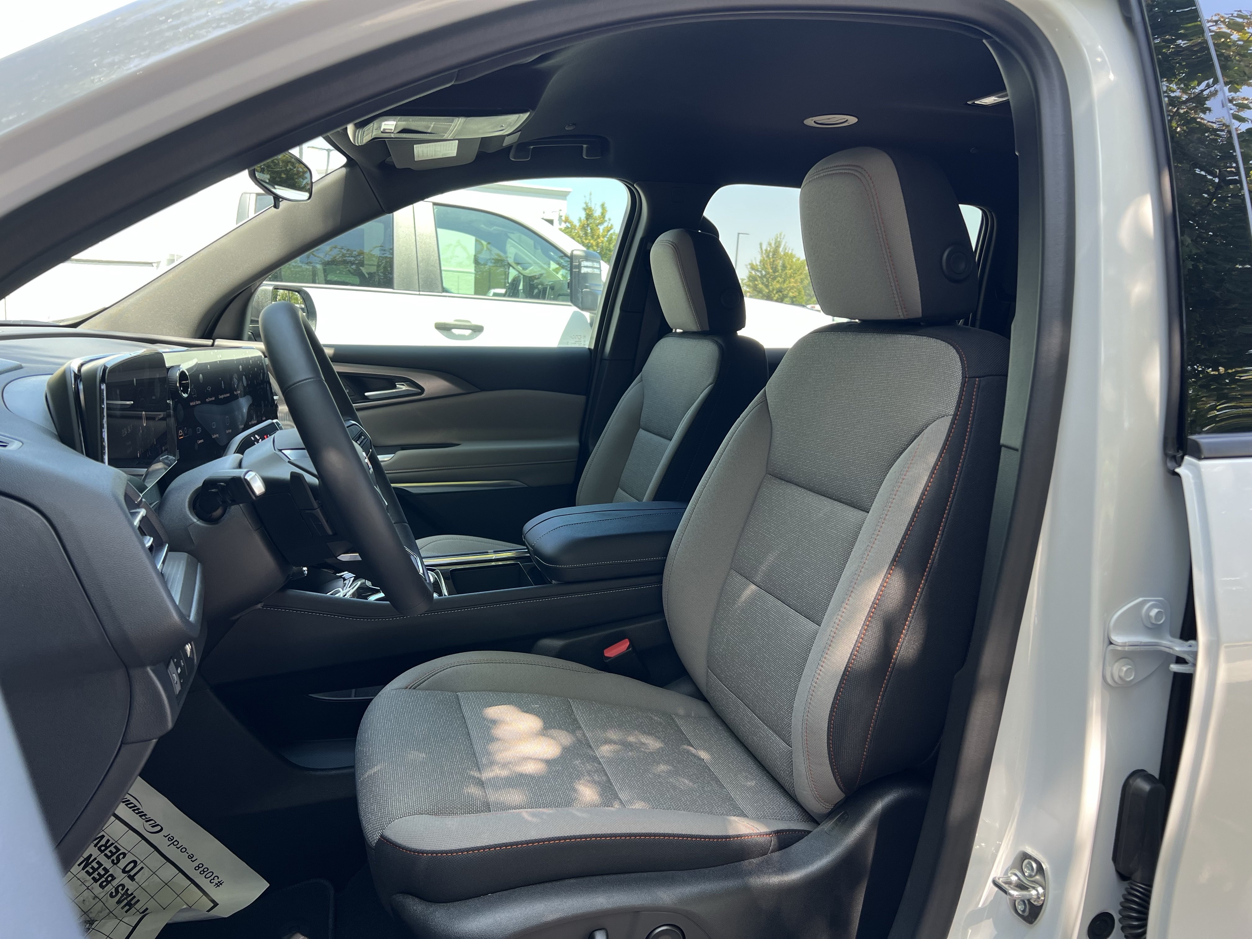 New 2027 Chevrolet Traverse LT FWD image 15