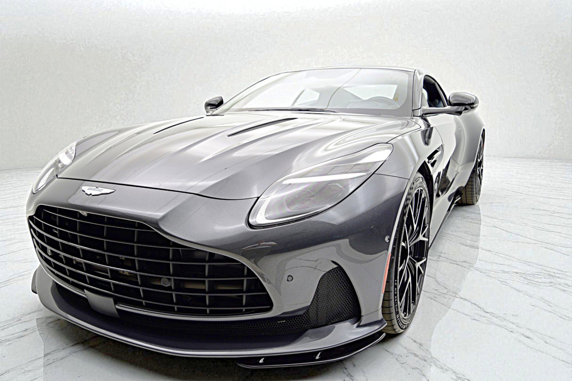 Used 2024 Aston Martin DB12 Coupe image 6