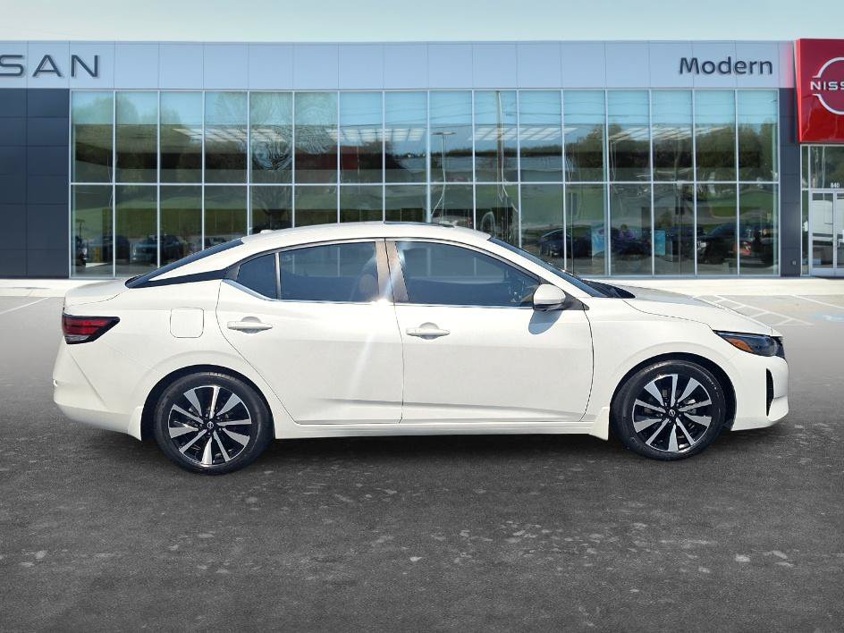 Used 2024 Nissan Sentra SV w/ SV Premium Package FWD image 4