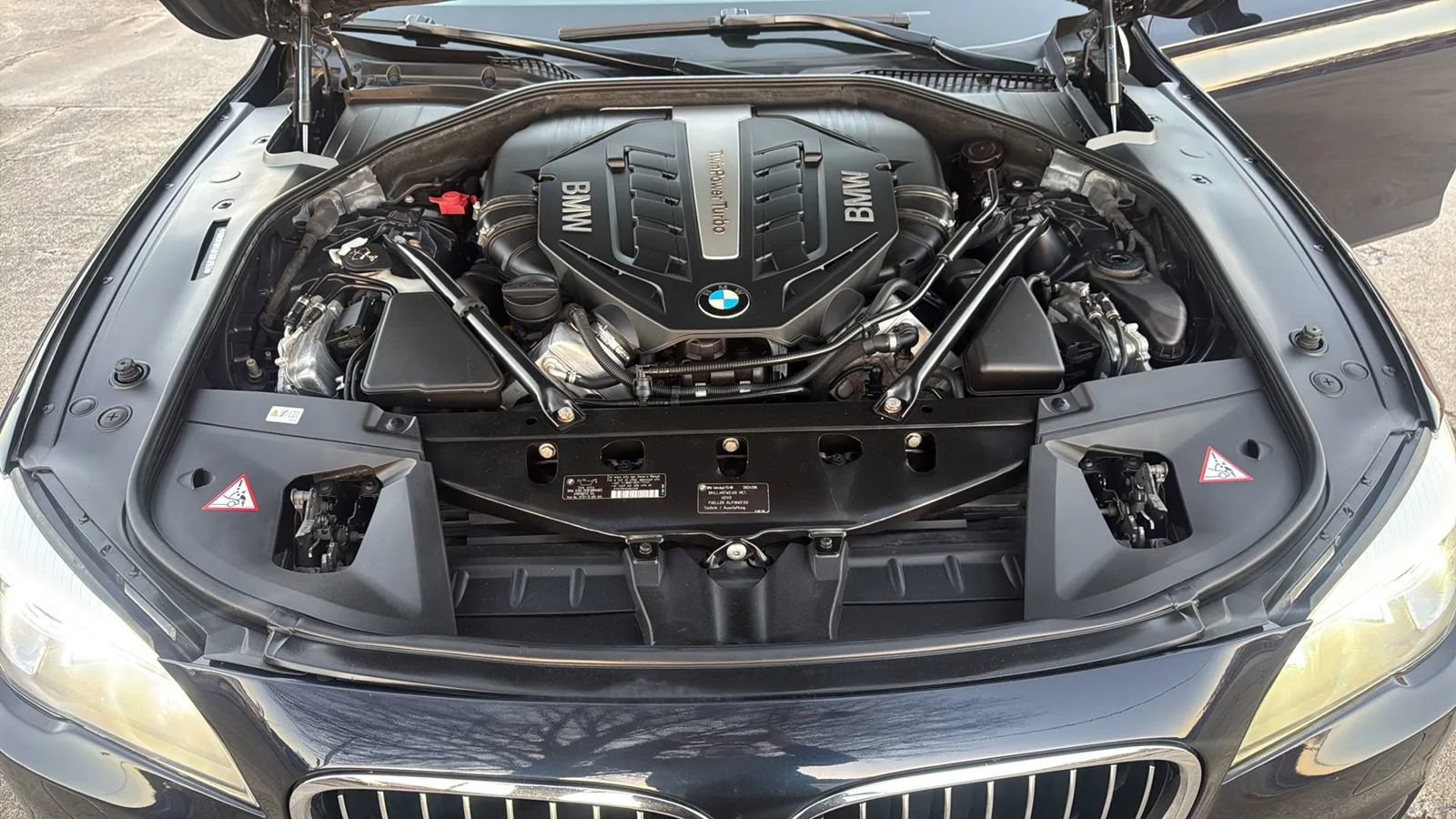 Used 2014 BMW 750Li xDrive AWD/4WD image 31