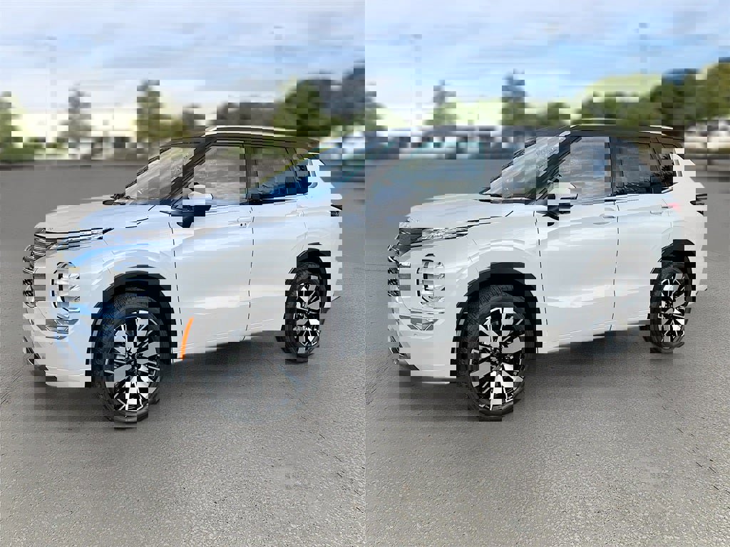 New 2025 Mitsubishi Outlander SEL image 3