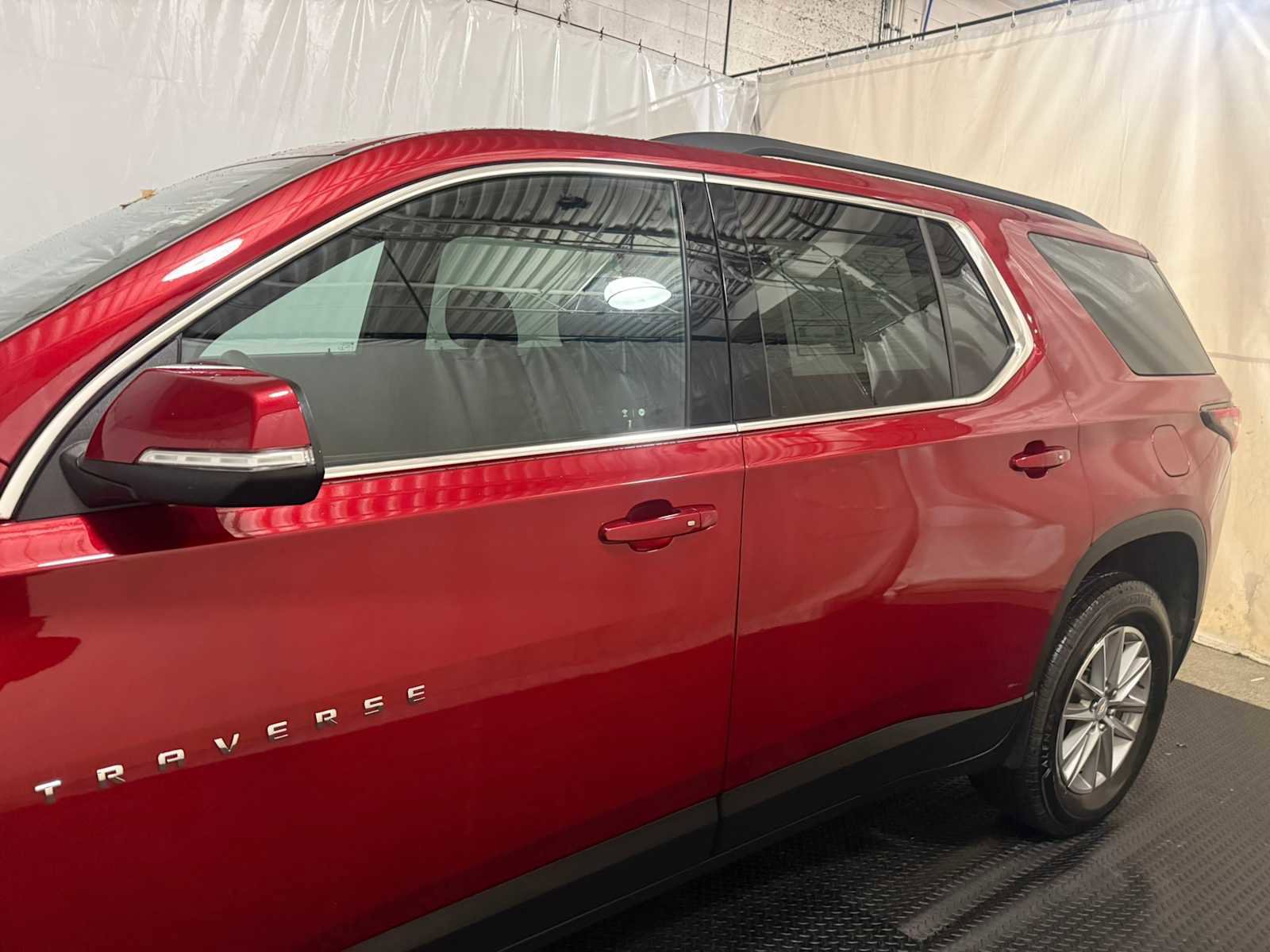 Used 2023 Chevrolet Traverse LT image 7