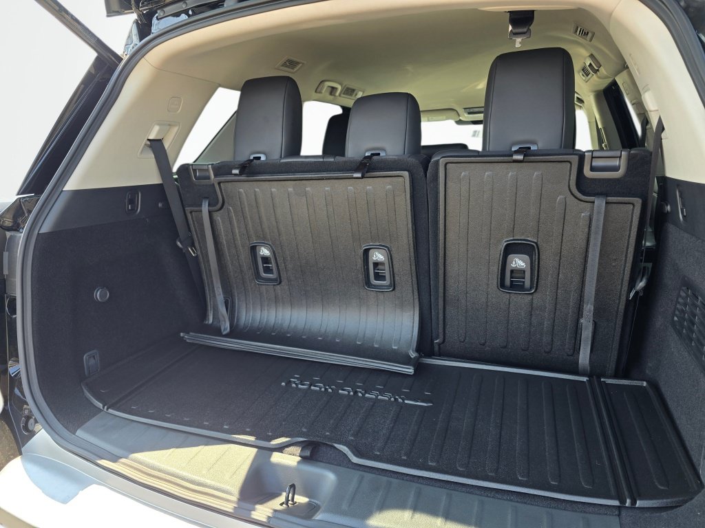 Used 2025 Nissan Pathfinder SL AWD/4WD image 22