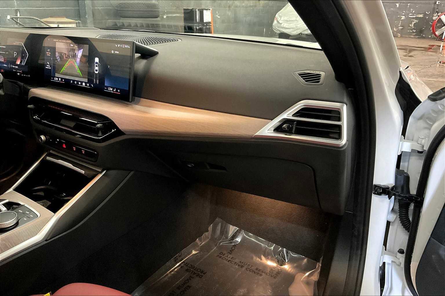 Used 2025 BMW 330i Sedan w/ Premium Package image 19