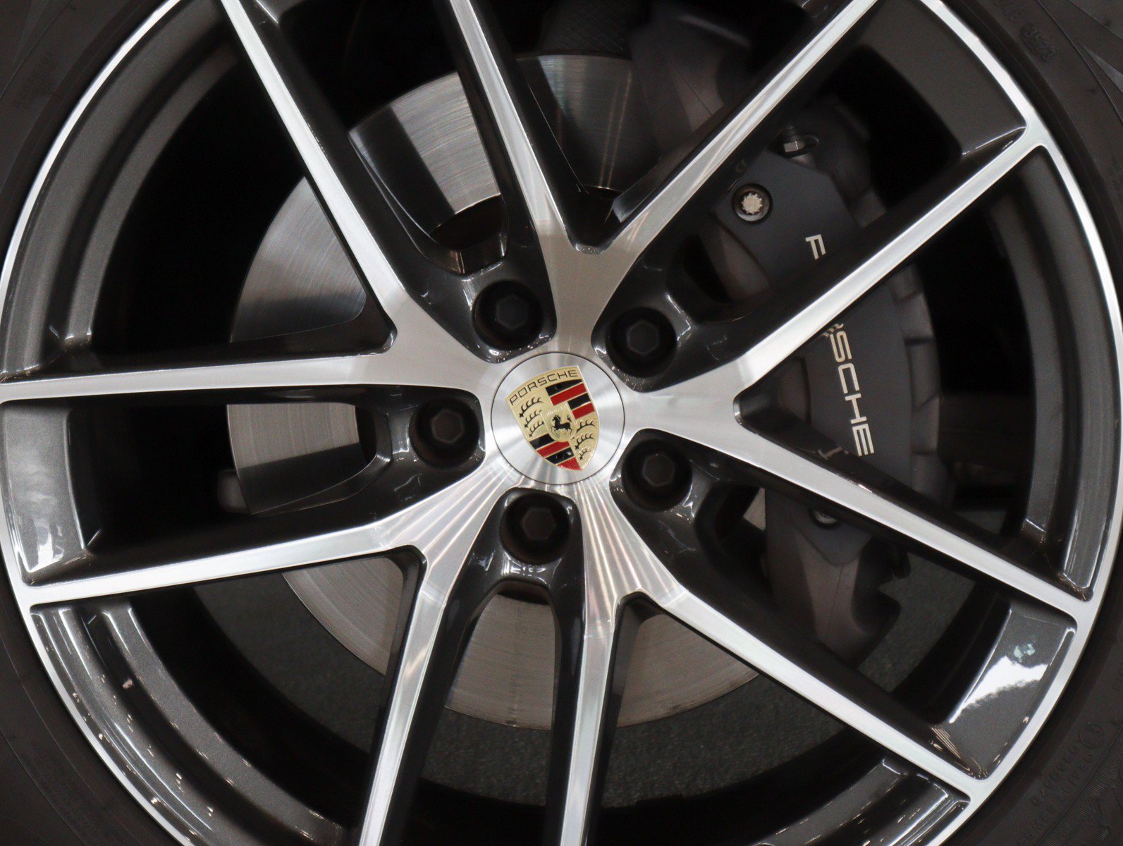 Certified 2024 Porsche Macan AWD/4WD image 14