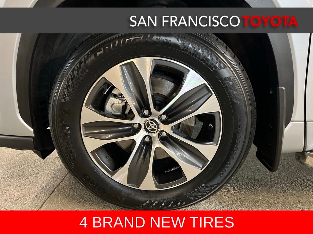 Used 2022 Toyota Highlander XLE AWD/4WD image 9