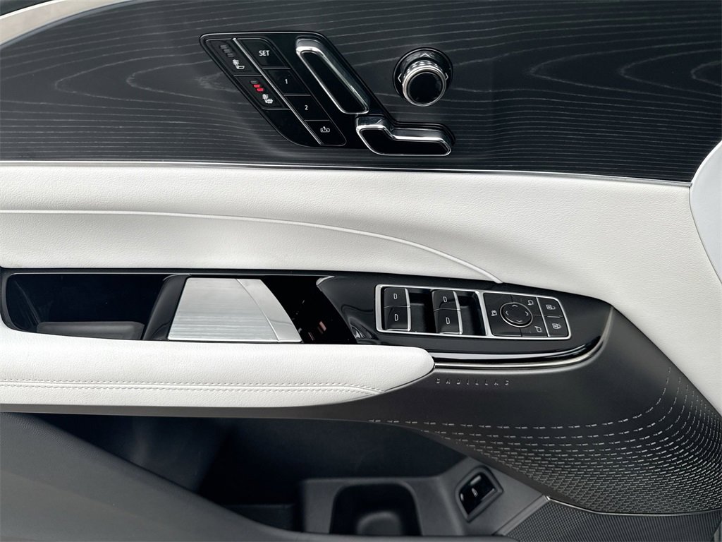 Used 2024 Cadillac Lyriq Luxury image 15