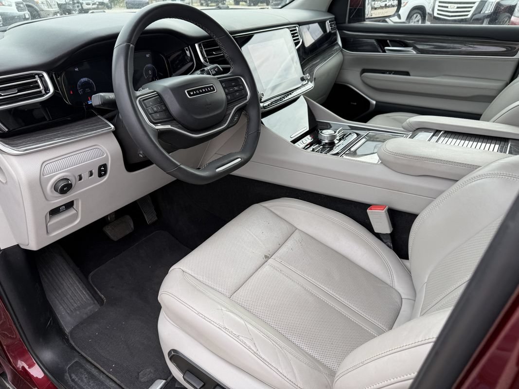 Used 2022 Jeep Wagoneer Series III w/ Premium Group I AWD/4WD image 32