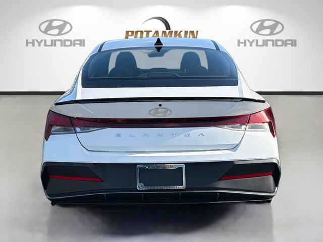 Certified 2025 Hyundai Elantra Sport FWD image 6