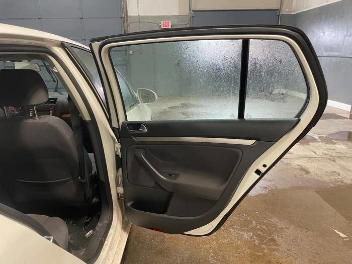 Used 2008 Volkswagen Rabbit S image 28