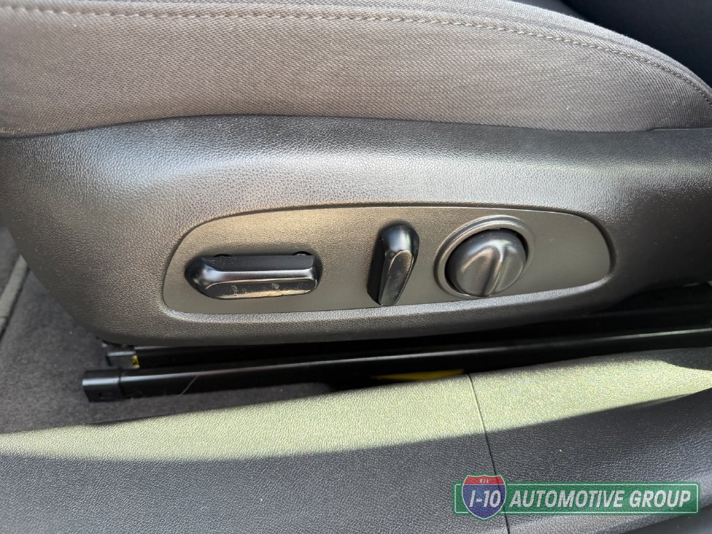 Used 2018 Chevrolet Malibu LT FWD image 15