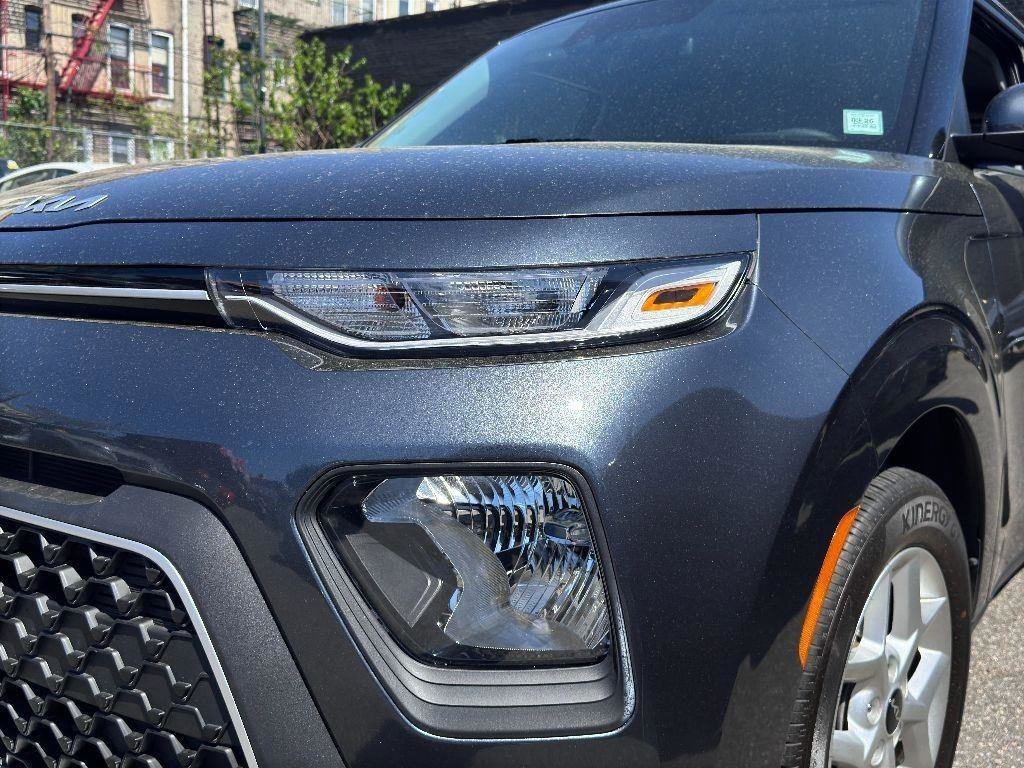 Certified 2022 Kia Soul LX w/ Technology Package image 12