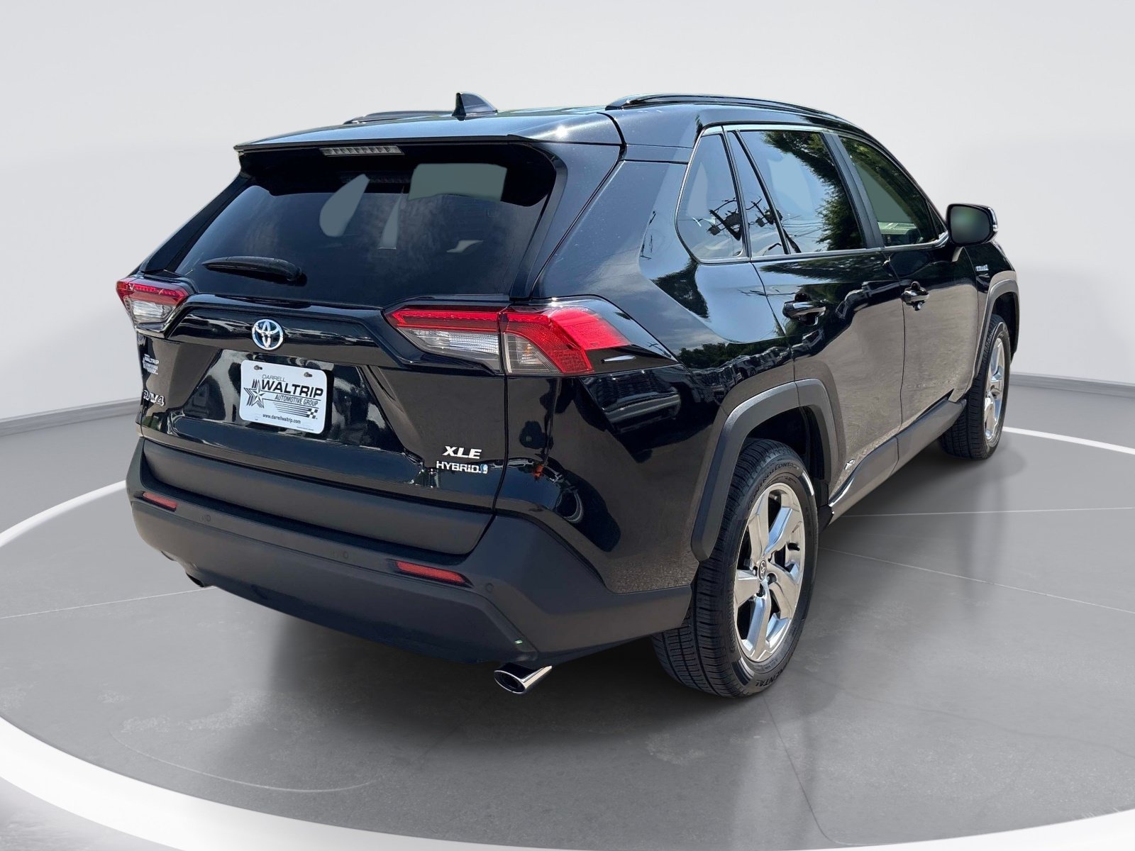 Used 2021 Toyota RAV4 XLE Premium AWD/4WD image 8