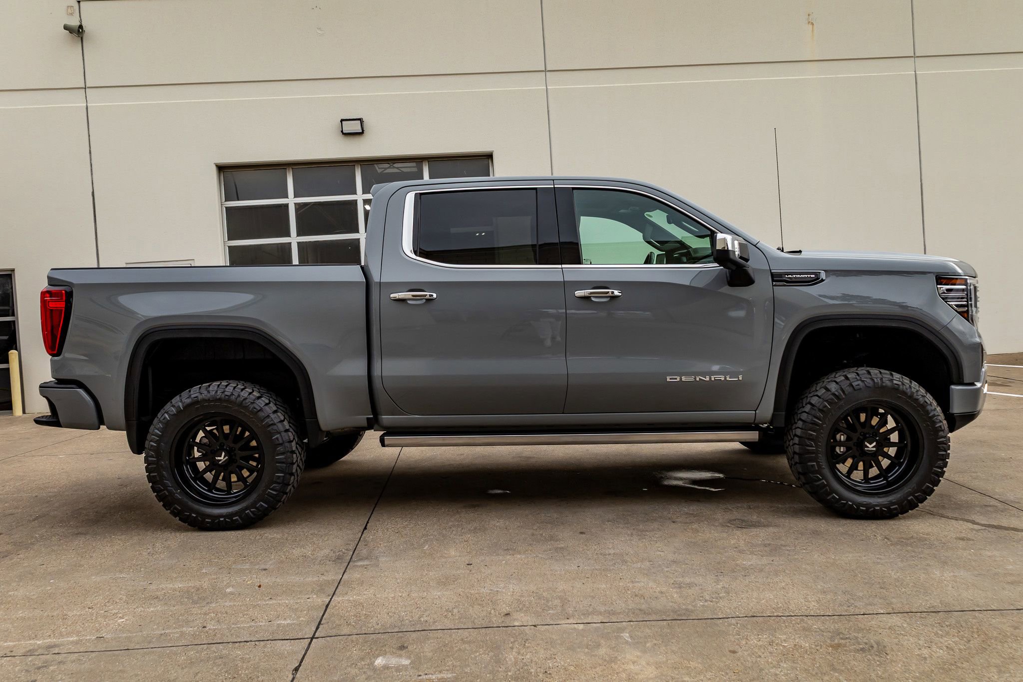 Used 2025 GMC Sierra 1500 Denali Ultimate image 11