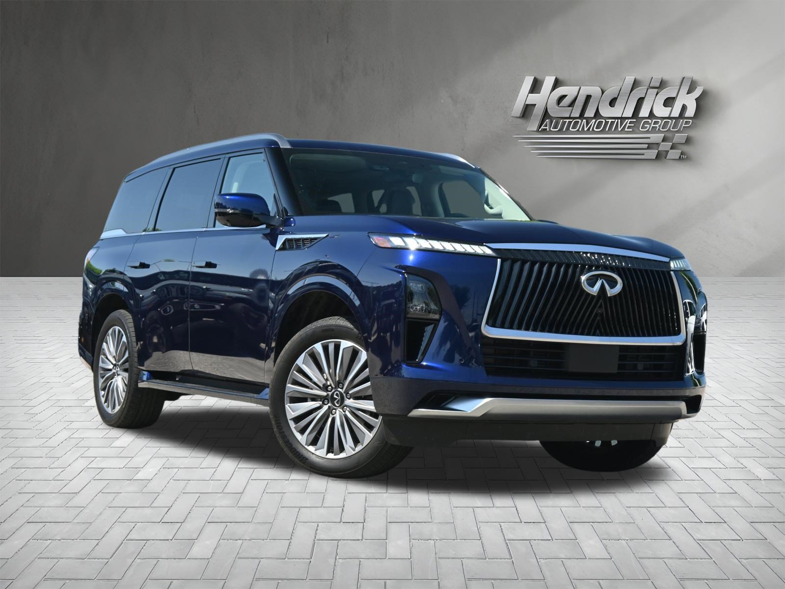 Used 2025 INFINITI QX80 Sensory AWD/4WD image 2