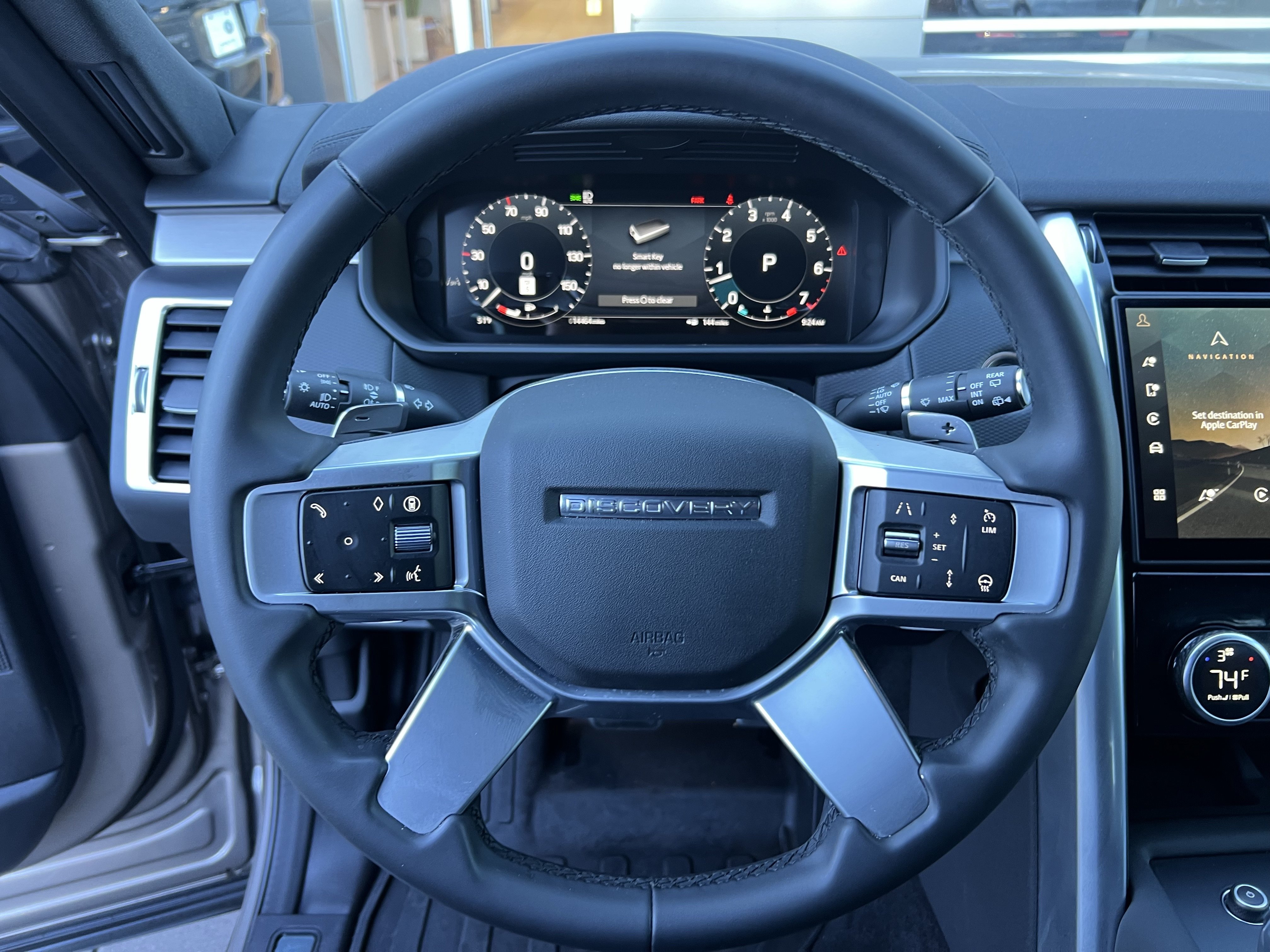 Certified 2025 Land Rover Discovery Dynamic SE AWD/4WD image 20