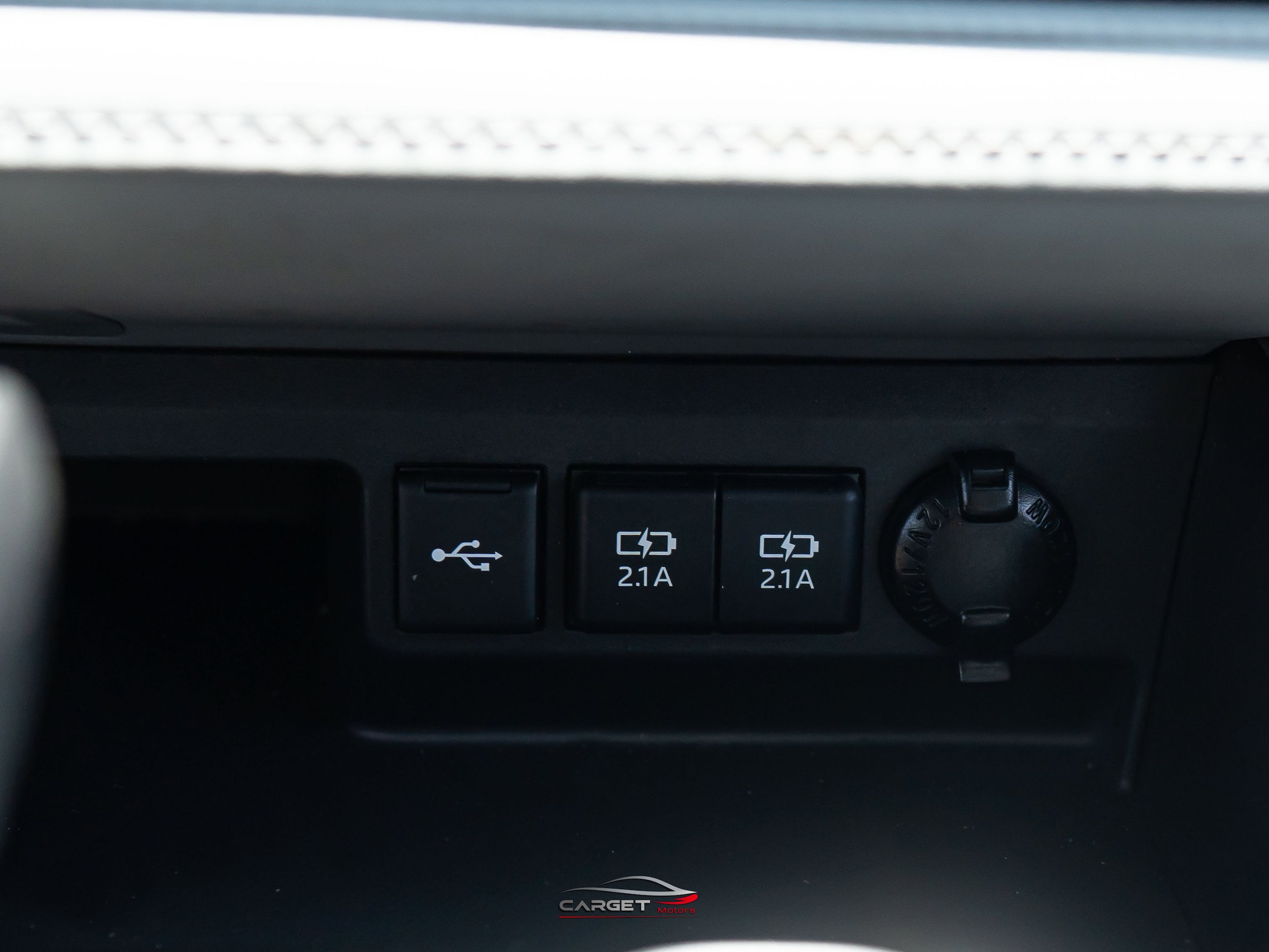 Used 2021 Toyota Highlander XLE AWD/4WD image 35